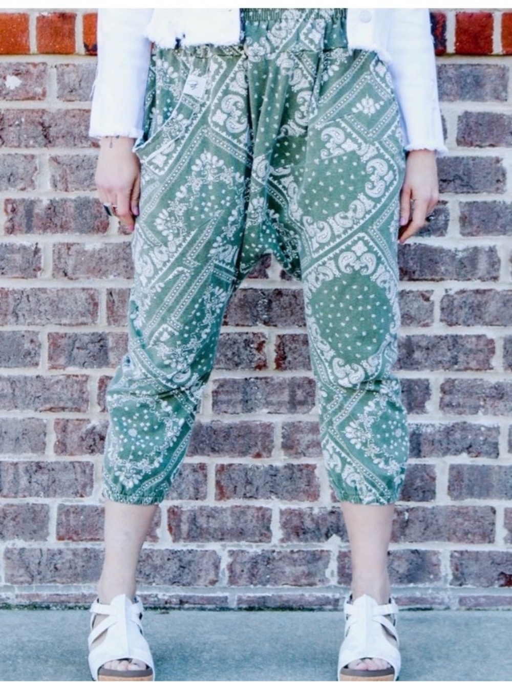 Jaded Gypsy Gypsy Jogger in Paisley Print Sage and Cream L/XL NWT
